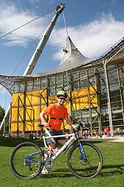 Los ging es mit 400 m Schwimmen (Foto: Martin Schmitz)